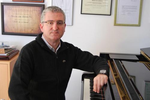 Profesor de piano y compositor