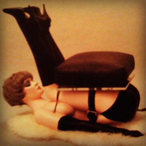 highheeledmind's profile picture. Resp. coproduction courts métrages & Webeditor Fiction @RTS. Previouly: enseignante, showgirl, rédactrice, animatrice tv/radio, héroïne de roman.
Late sleeper.