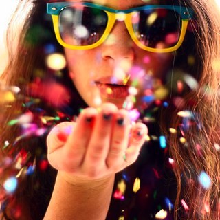 Coldplayer1234's profile picture. Tweeting funny quotes, quotes about life, love... oh and song lyrics too :) Hoping to make you #smile!     In love with @coldplay and always will be ♥