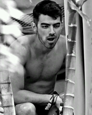 JONAS BROTHERS! paul kevin, joseph adam, nicholas jerry ♥ it's ALL about JONAS! and PLOBNRG! :]