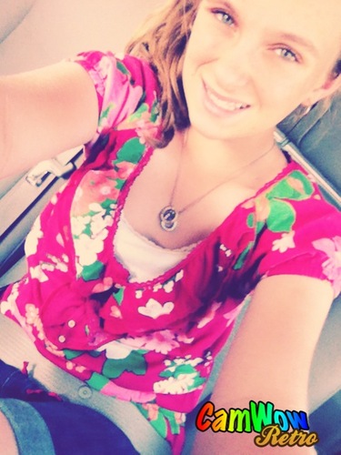 hey, im Shawnee and i love my friends and family!3 
no matter wat happens me and my friends r here for eachother:)