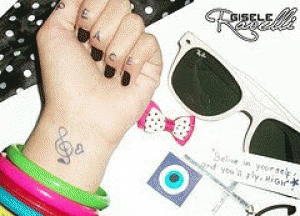 ♫Te peço prα qê fique αqui prα sempre , sempre do meu lαdo me fazendo feliz.
E deixando eu te fazer feliz :D　　　　　　　　　 Te αmoo nαmorαdo ♥