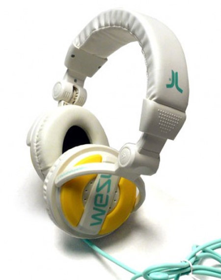 ourplaylist's profile picture. Every day, I will make you discover or remeber at a minimum of one music track per day.