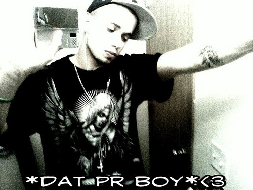 Oye mi nombre es Jesus, Im 19 years old y I am Taken also 03.23.12 3 y born in Rio Piedras Puerto Rico. Well Follow y Tweet me (: