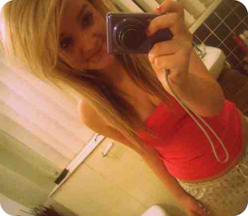 #chloemarie☮.
;drake♥♥♥.
-/i drop the tears on my pillow cause it's hard when you're not around;♪..