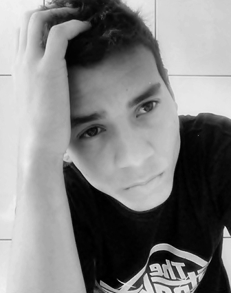 Ray, tenho 16 anos estou no 3º Ano do Ensino médio, namorado da @oficial_juh ! Atualmente estou cursando Mecatrônica , Sou feliz !! #Follow-me