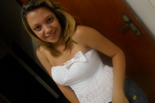 escorpião , romance , solteira ;P , me segue que eu sigo de volta um bj :9