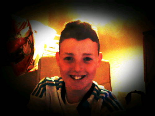 yoooo!
I'm a twitter mainiac and I love footy (LFC), music, outnumberd, x box and most of all my followers. you follow me and i will follow you.