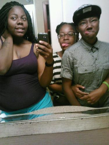 i love my wifey 4/16/11 (: i follow back only if you follow me I have 2 people I kan trust && thass A.N.G && S.V.H FOLLOW ME (: