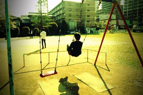 mutch0405's profile picture. AprilAprilと言うバンドで、ギターと気持ち悪い担当しています。
キモがらないで下さいー
↓バンドのURLです。暇人はGO