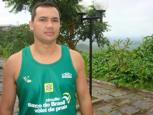 rogeriocholanda's profile picture. Intelectual em construção! Em busca do conhecimento, verdade e justiça. Crítico de natureza. Motivado pelos bons exemplos que a vida me apresentou até aqui.