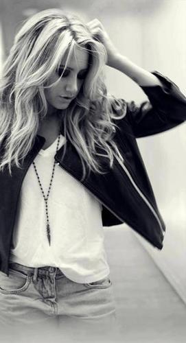 ashleymtisdaIe's profile picture. My twitter page! I hope my tweets inspire you! :)