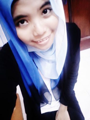 i'm just a simple girl....suke berkwn ngan sape2 jer..:D sebelum terlupa,follow me and add di fb...:D