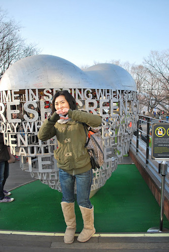 teall0211's profile picture. --有時老天沒有給你想要的，是因為你值得更好的。
--人活在世界上，不能老是記掛著昨天，盼望著明天，對不對？今天、現在此時，才是最真實的。
--人生沒有夢想那很不像樣；夢想沒去實現那還​不一樣。