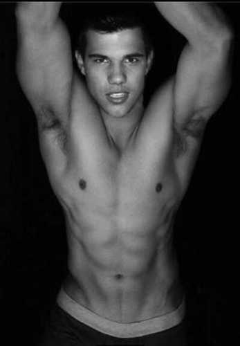 Official Twitter Page For Taylor Lautner.