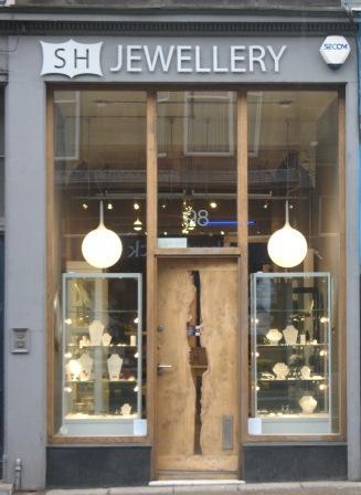 SHJGallery's profile picture. SH Jewellery is Sarah Hutchison's destinctive, stylish, jewellery gallery in Edinburgh's Morningside. Showcasing her work alongside approx 35 other designers.