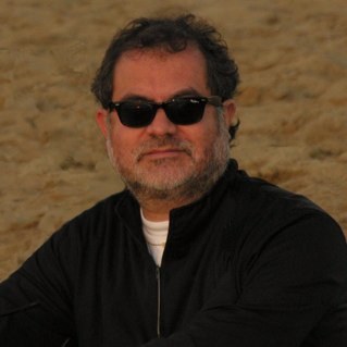 Profesional asesor/profesor del área economía y negocios. Libre pensador, profundo detractor del neoliberalismo y sus secuaces. Gozador de la vida y los viajes.