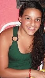 Alegre,amo minha família,animais,músicas, jogos,estrogonofe frango,humilde,verdadeira, ñ  se espelha em ninguém.E que adora  amar e viver livre.