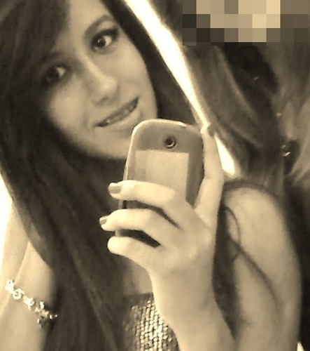 ''Um sorriso, um abraço apertado, uma música, estar com quem eu gosto, rir até a barriga doer. São coisas simples, mas me faz muito feliz.''