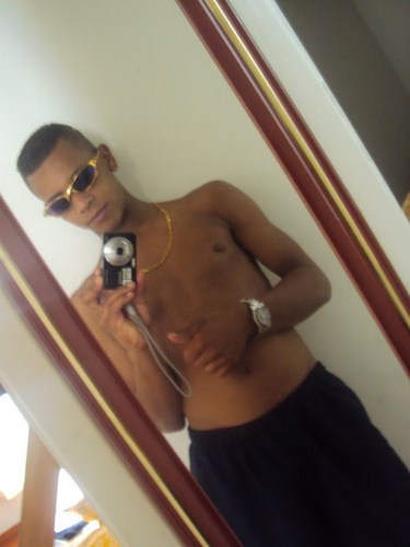 Bom ,eu sou uma pessoa estrovertida saiu bastante  solteiro 
orkut David_do_b13@bol.com.br
 msn Carvalho.1992@hotmail.com