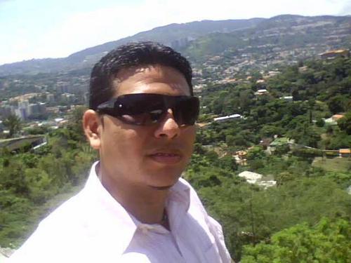 illiach_Singh's profile picture. Licenciado, músico para mi música, Informático, Siempre en busca de lo bueno para aprender más y conseguir lo que falta, Solo vivo y dejo vivir a los demás ;-)