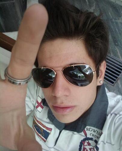 Soy nuevo ! sigo a todos :) me gustan las chicas simpaticas y sencillas :$