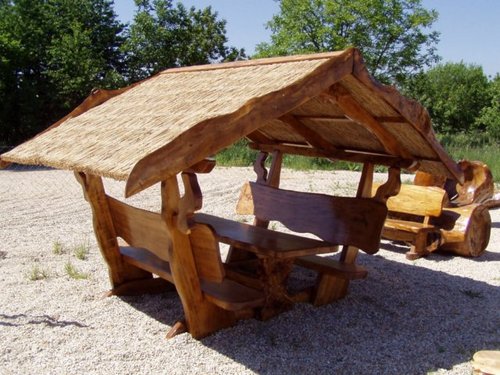 Rustikale Holzmöbel, Gartenmöbel, Tische, Stühle, Bänke und hochwertige Baumstamm-Möbel vom Hersteller. 
Bútor, kerti bútor, étkező garnitúra a gyártótól.