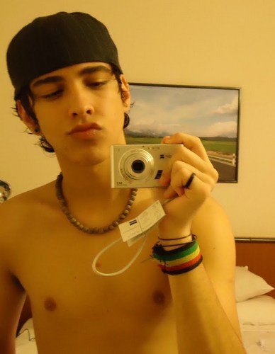 preciso / vivo / amo @lari_pqp