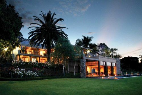 House Higgo is a 4* boutique guesthouse and has the perfect facilities for conferencing, weddings, meetings and personalised events