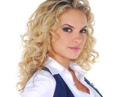 meu n ome e isadora e eu sou muito fan de rebelde
quem eme seguir eu sigo de volta