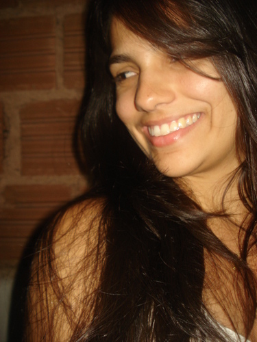 A morena de 23 anos sonhos Cánada,musicas e sou de Peixes sensível,intuitiva,compreensiva meu instagram thekoly...