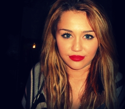 Miley I love SO much! You just make me happy all the time! you are special to me! Argentina need you! #SMILER