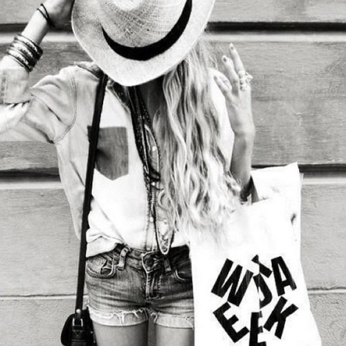 Funnyshit28's profile picture. just a girlll , who loves music, & sports3