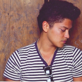 Fc de um carinha chamado Peter, mais conhecido como Bruno Mars e Sex Dragon ;P #Hooligan4Life, #DirtyTeam Meu tt pessoal @Lu_Spezia