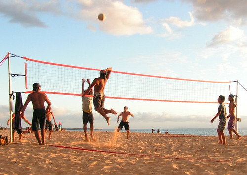 We're located in Burlington, Ontario. 4 quality beach courts available all summer long. Adult Leagues, Youth Programs, Development clinics and camps