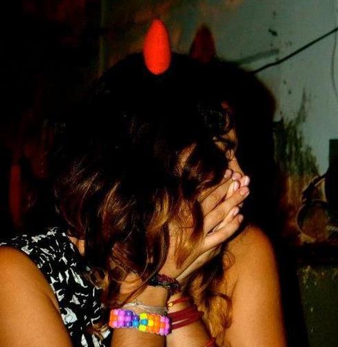 Pinto pulpos, aguamalas y cosas igualmente aguadas. Alguna vez fui editora, otra conspiracy theorist, algunas otras sólo soy hippie y le canto en norteño.