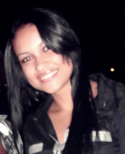 - Flamenguista e Americana,Casada com @Emanoel_Dje, 
Cαdα um tirα suαs própriαs conclusões! Mas eu sei mt bem qem sou eu.