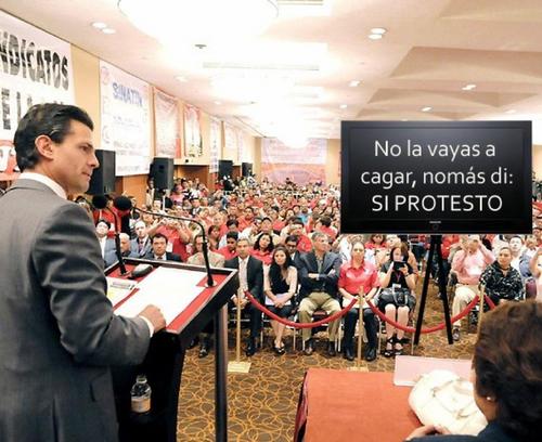 Soy el Teleprompter de @EPN y le dice que decir para que no la cague a cada rato.