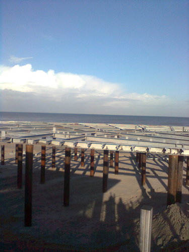 Splinternieuwe beachclub op het strand bij Buren!