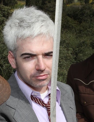 Manganon's profile picture. עמיאל, סולן להקת המנגנון ובנאדם בזכות עצמו, עפי פרסומים זרים