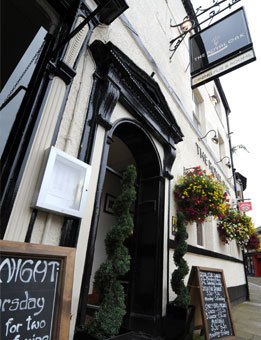 Gastro pub in Ripon with superb food, Timothy Taylor’s hand pulled ales, continental lagers, extensive range of fine wines and stylish en-suite accommodation