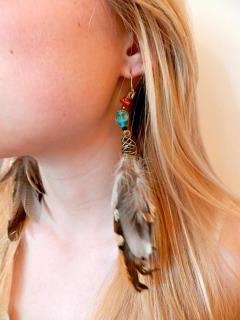 Founded by a group of students at Philadelphia University, Good Vibes is a non-profit company that makes hand-made jewelry and accessories to aid patients fight