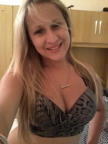 Amandapinesi's profile picture. Segue ai que eu sigo de volta !