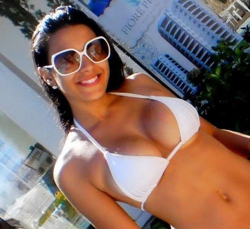 Jovem, Alegree, Divertida e Pricipalmente de Bem Com A Vidaa!!!!!!! Essa sou EU :)