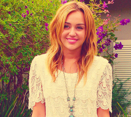 BADWHORE_'s profile picture. Compte follow back de @_BEYOUNG_