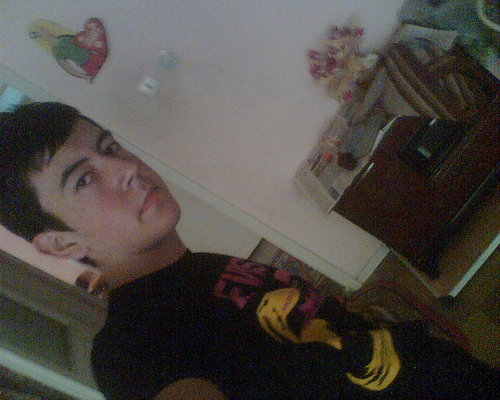 KeNn_efes's profile picture. I don't go outside much, but when I do, I wear the whole bottle of sunscreen.