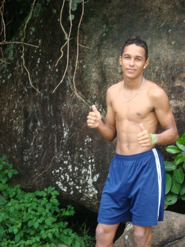 Malandro é o boleiro que toca pagode, só pega as top e ainda pratica o que mais gosta, a arte de jogar futebol, paixão sem explicação.