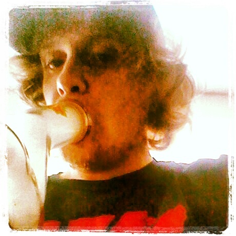 krayolamode's profile picture. 3 420