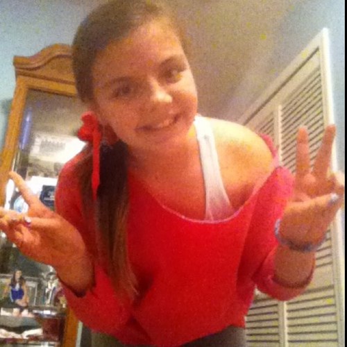I live in a small town. I sing everyday not really trying to get anywhere with it! Follow me and if you want a follow back just ask 