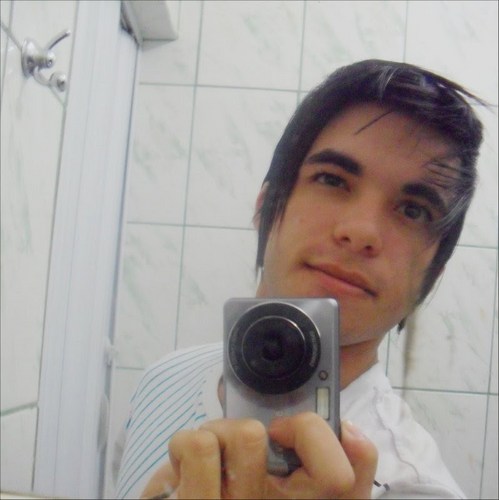 Esse garoto muito palhaço ai e o MEU Riick ele é perfeito né ? Eu Amo Esse Garoto Demais...By.: Me *-*